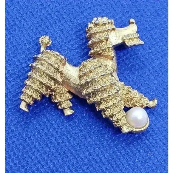 Vintage 1940 1950 Marboux Boucher Poodle Brooch Gold plate Faux Pearl Ball DOG - Picture 3 of 8